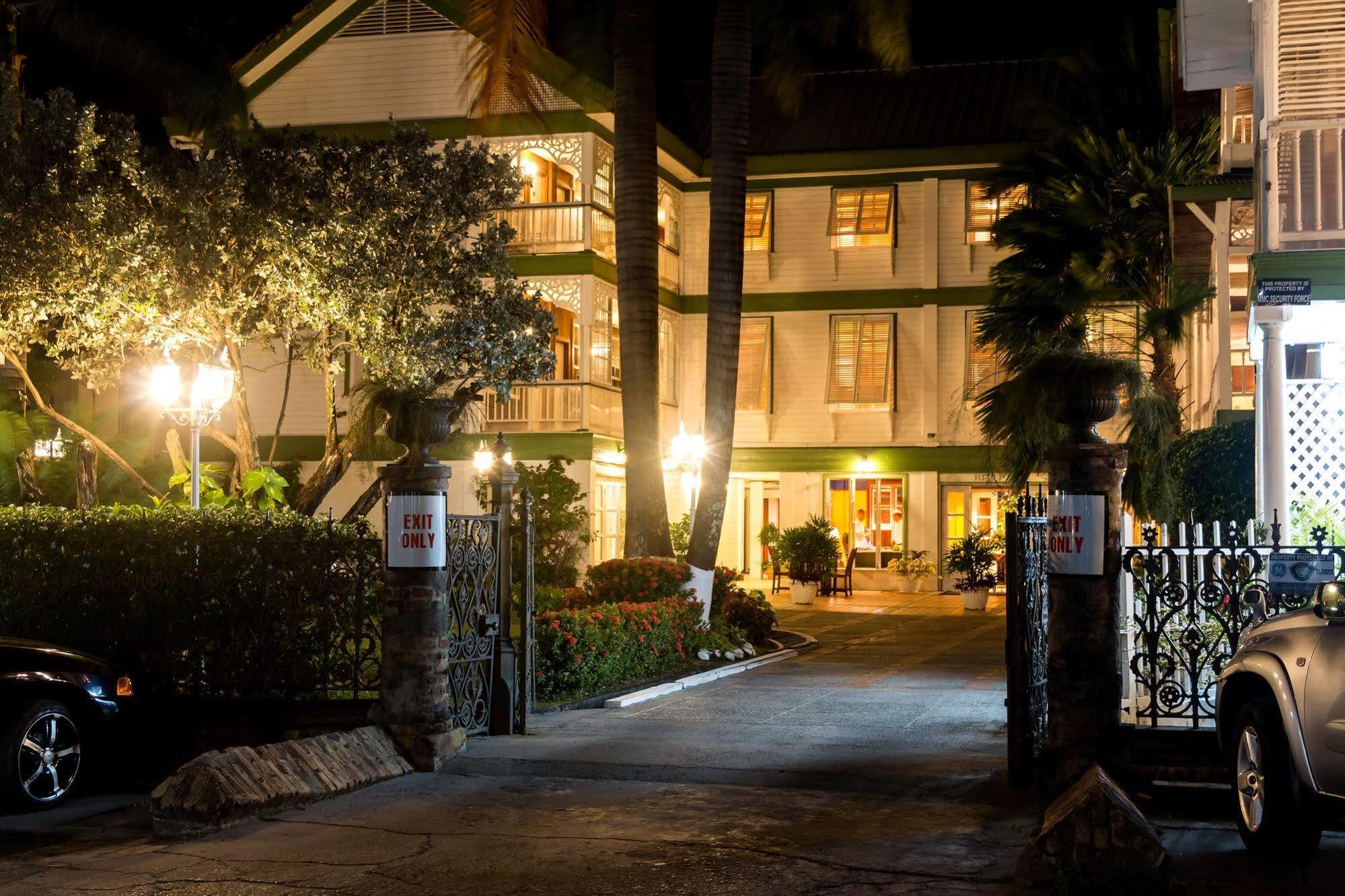 Cara Lodge Hotel Джорджтаун Екстериор снимка